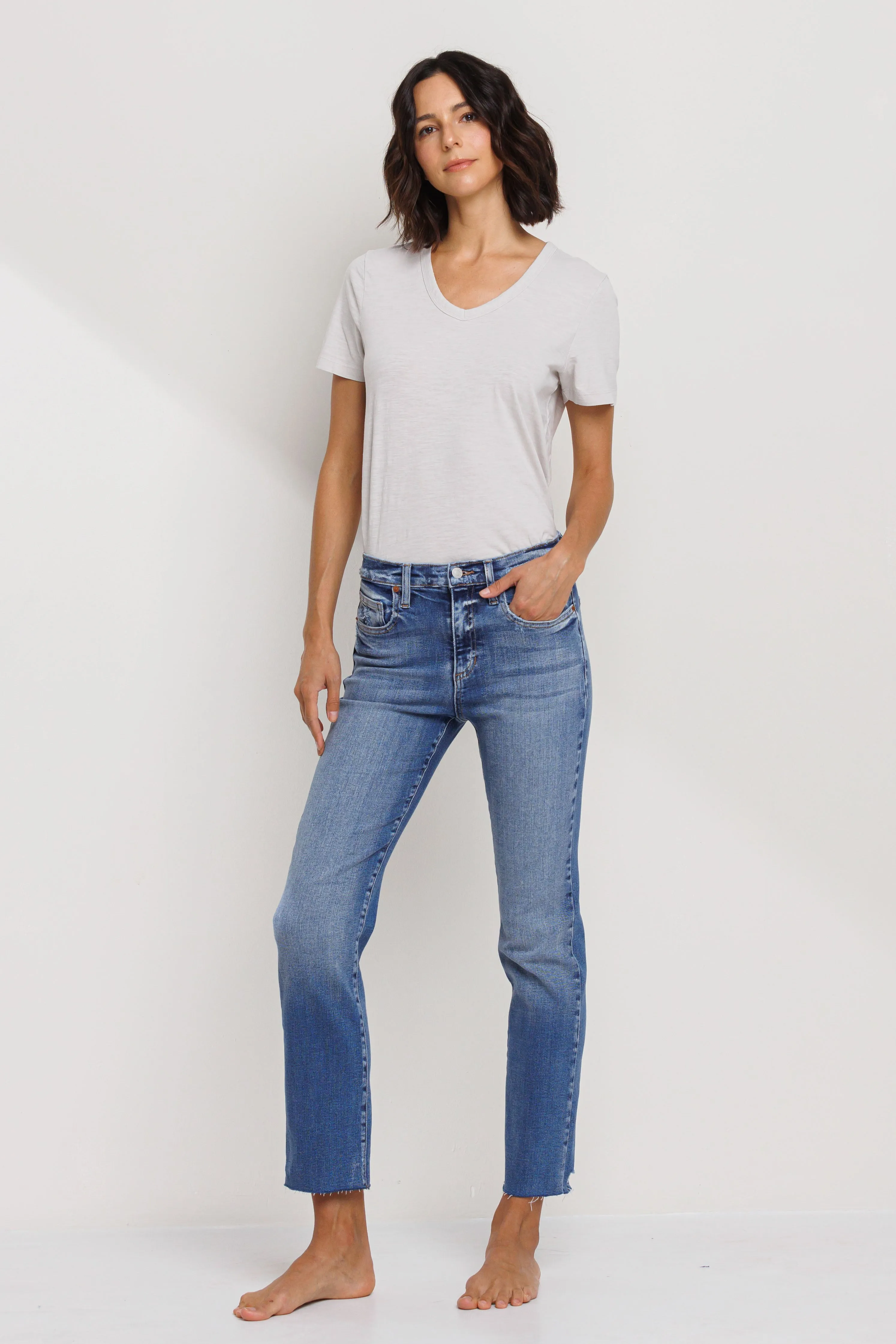 HIGH RISE SLIM STRAIGHT WITH SCISSOR CUT HEM  / SP-P12208