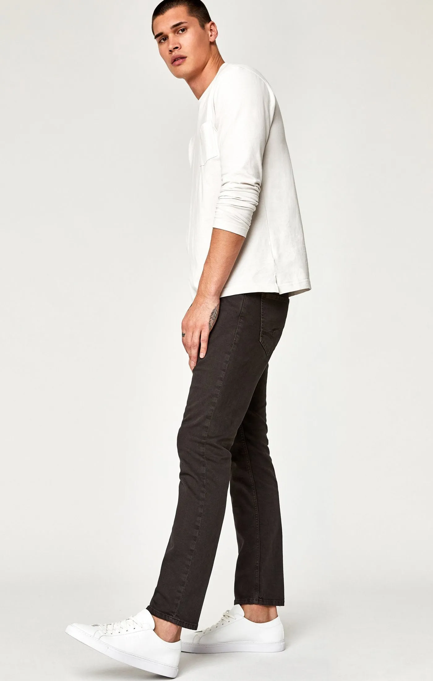 MARCUS SLIM STRAIGHT LEG IN DARK BROWN WASHED COMFORT
