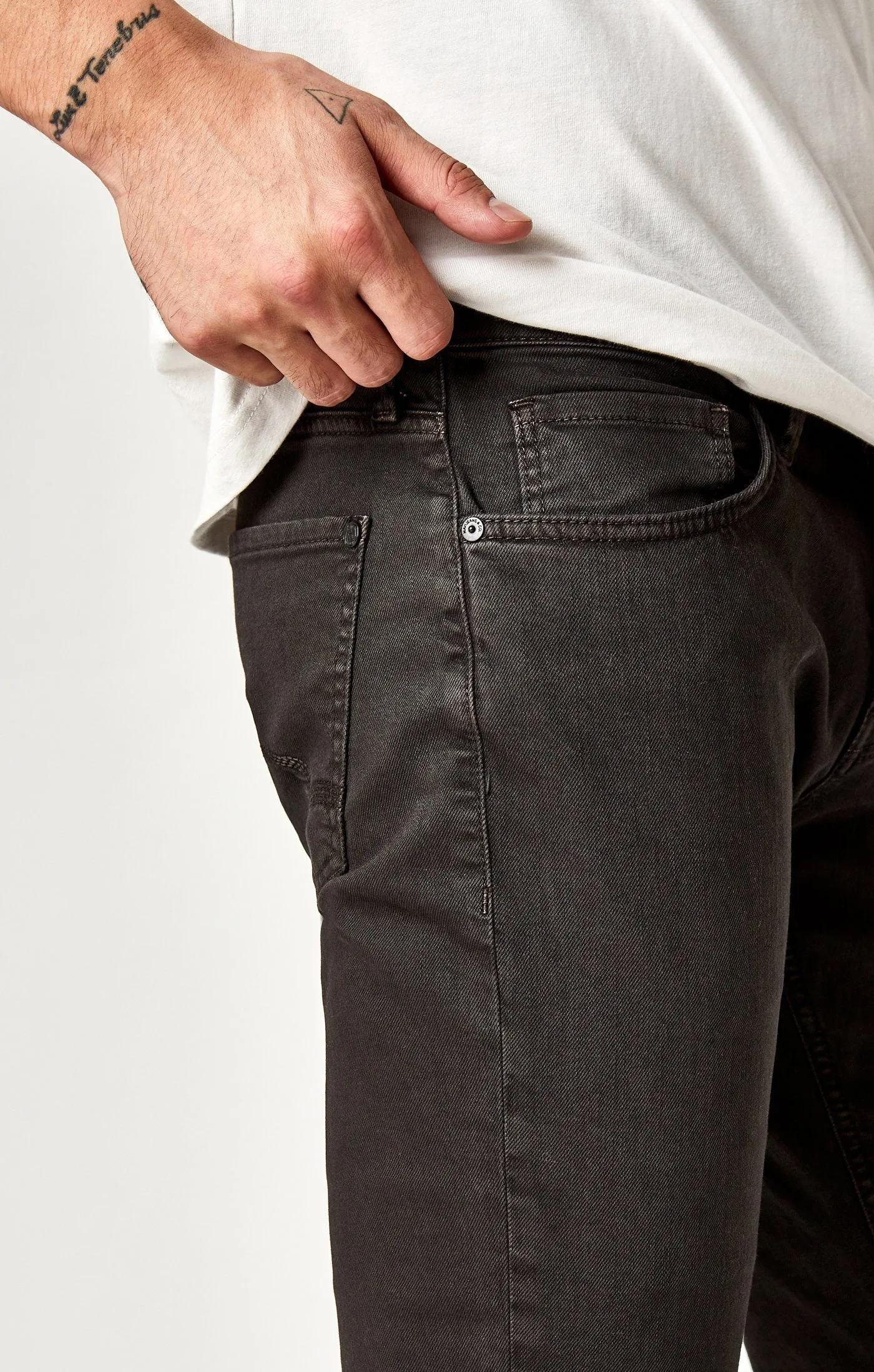 MARCUS SLIM STRAIGHT LEG IN DARK BROWN WASHED COMFORT