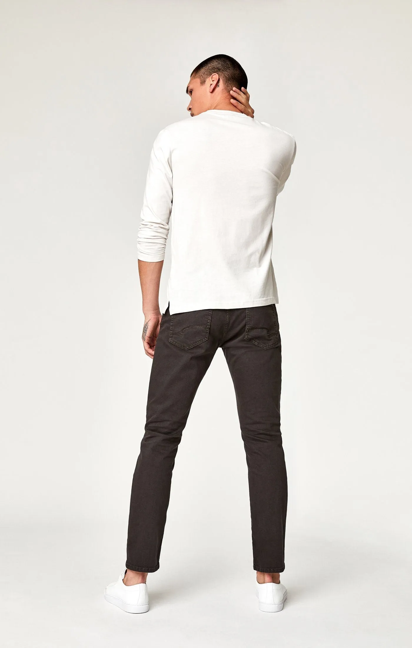 MARCUS SLIM STRAIGHT LEG IN DARK BROWN WASHED COMFORT