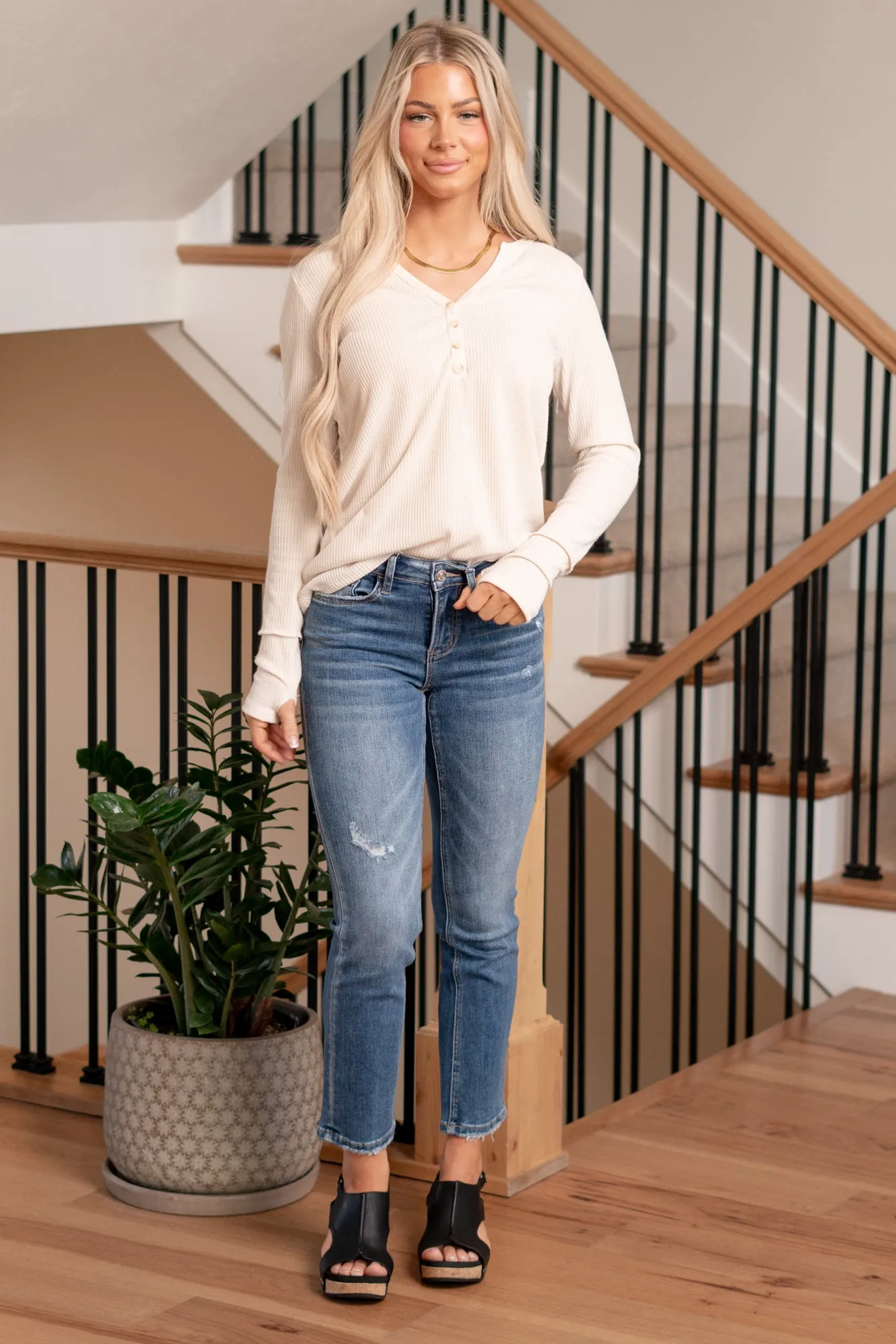 Readable Mid Rise Crop Slim Straight